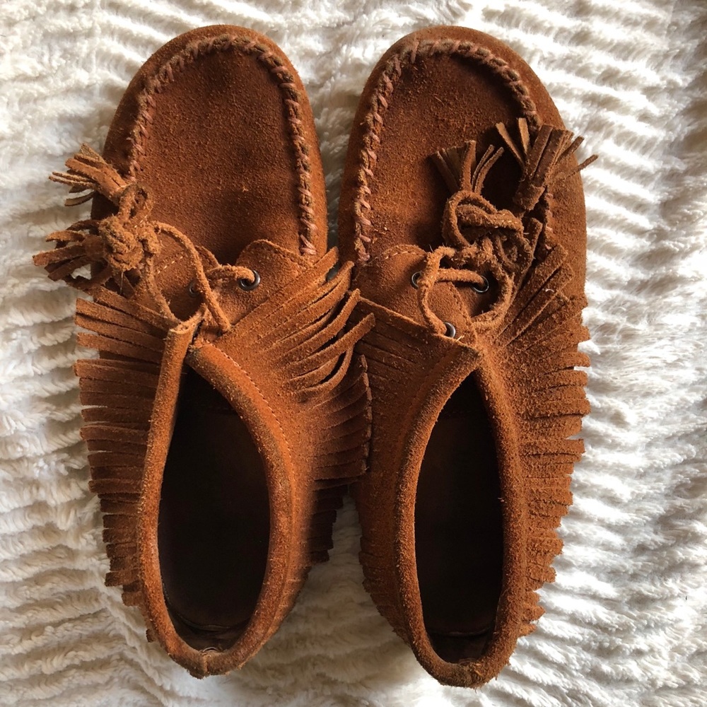 Minnetonka fringe shoe